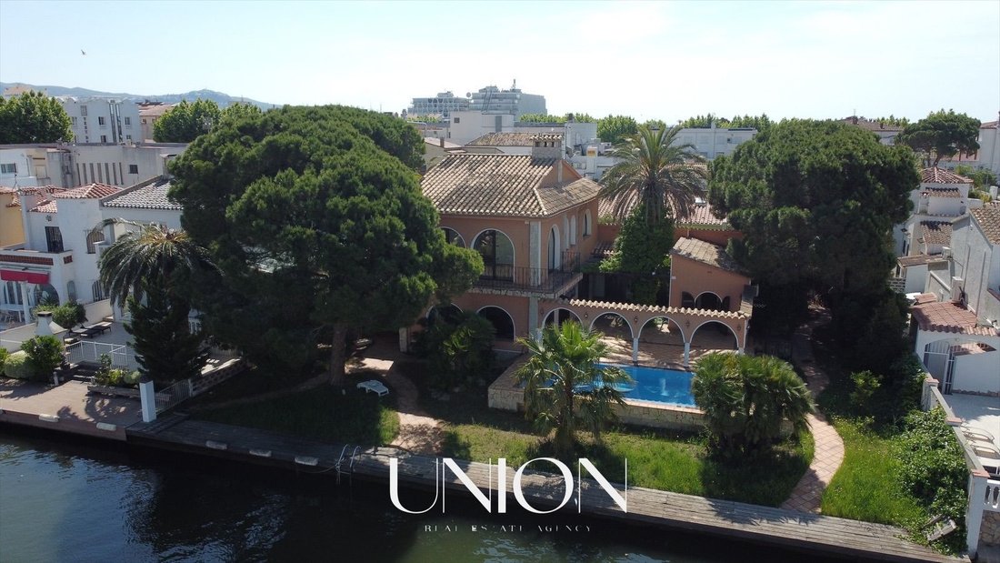 Villa in Empuriabrava, Catalonia, Spain 1 - 18351164