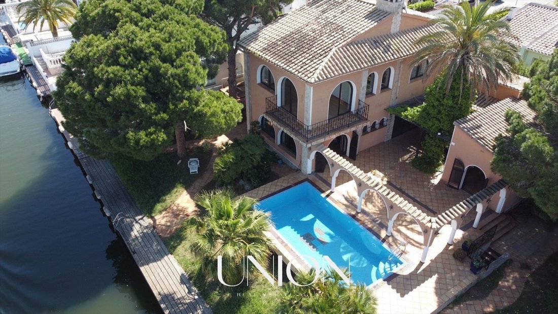 Villa in Empuriabrava, Catalonia, Spain 4 - 18351164