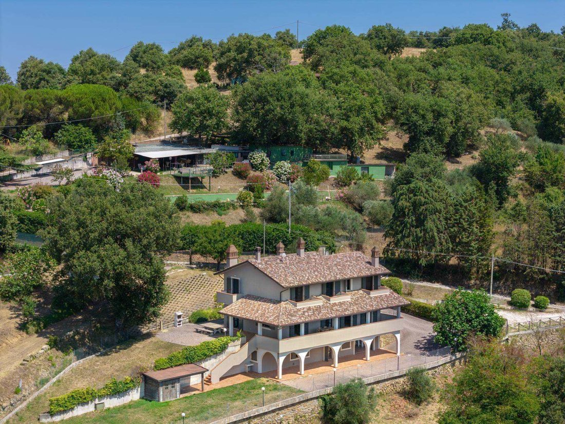 Villa in Passignano sul Trasimeno, Umbria, Italy 1 - 15638994