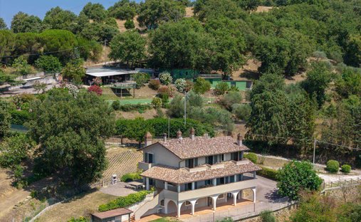 Villa in Passignano sul Trasimeno, Umbria, Italy 1