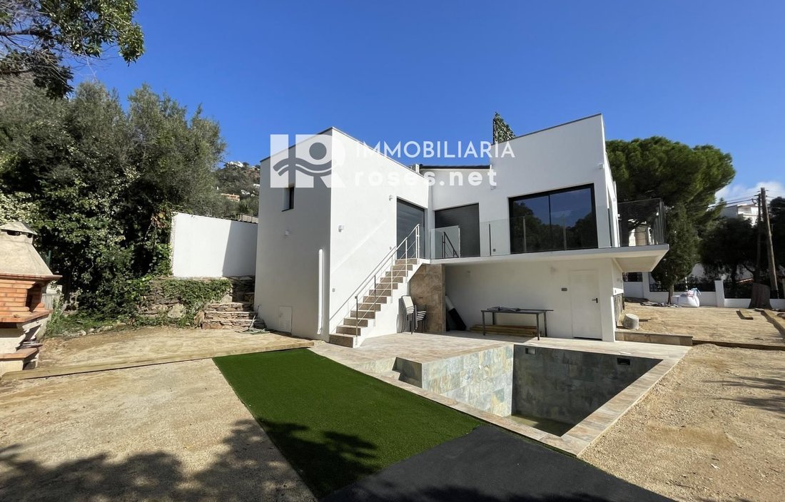 Villa in Roses, Catalonia, Spain 1 - 18351562