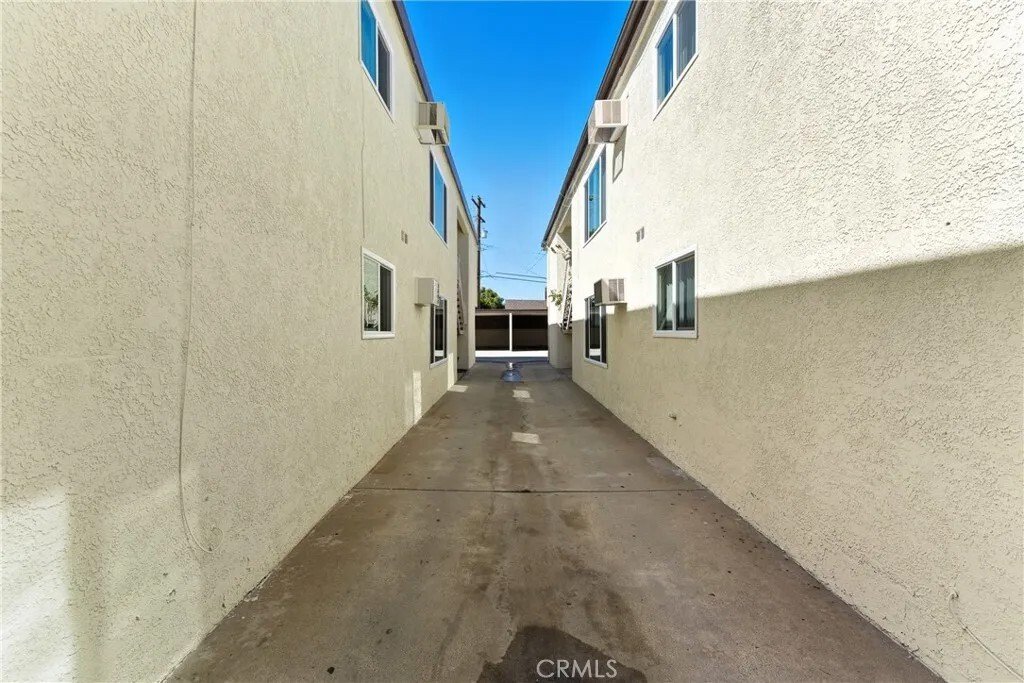 Downey, California, United States 5 - 16526714