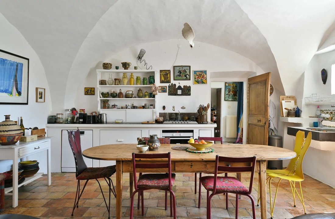 Estate in Uzès, Occitania, France 5 - 18355837