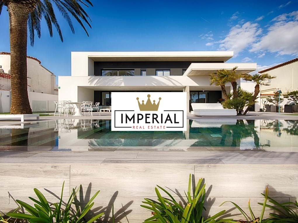 Villa in Empuriabrava, Catalonia, Spain 1 - 18351136