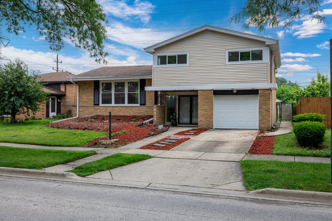House in Morton Grove, Illinois, United States 1 - 18354669