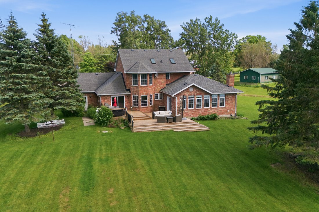 House in Milford, Ontario, Canada 2 - 18352085