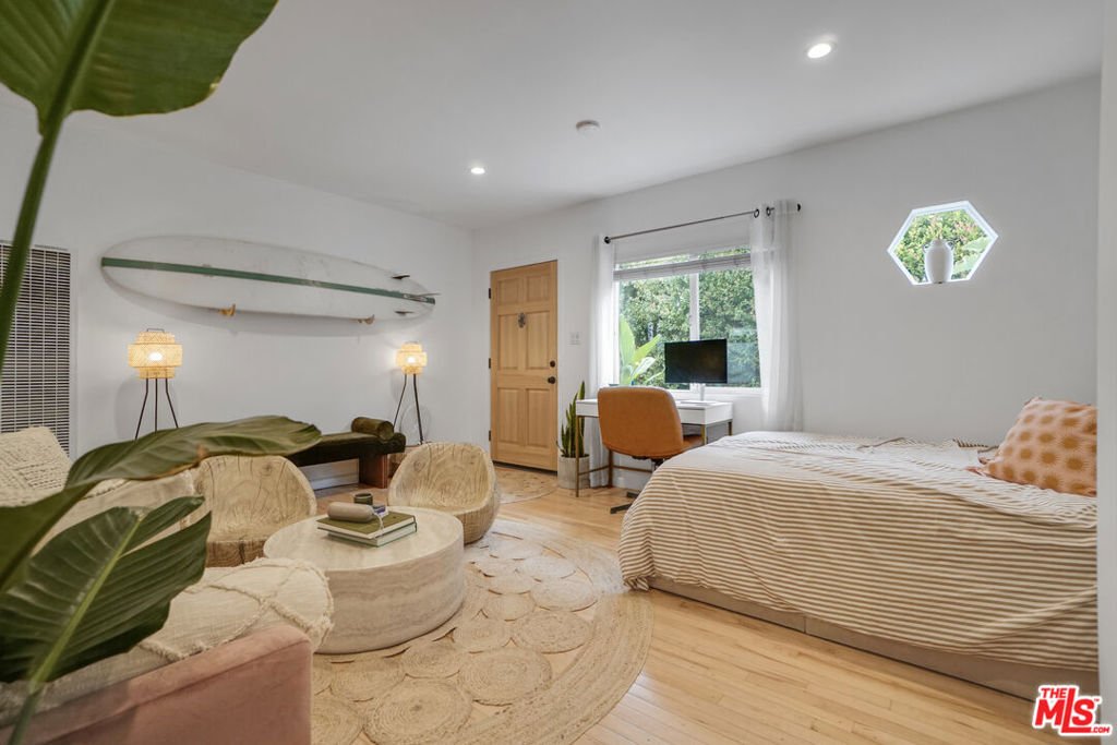 Los Angeles, California, United States 4 - 18354941