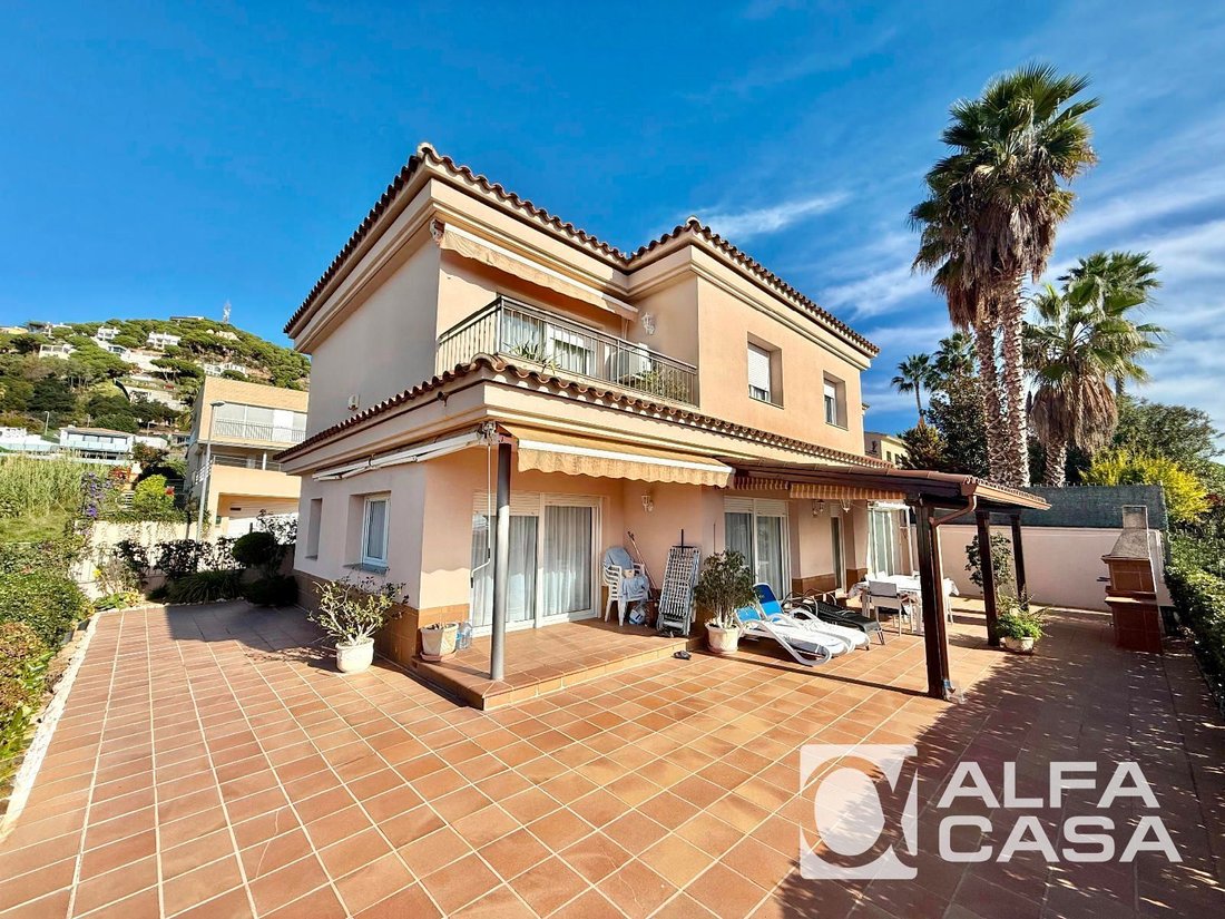 Chalet in Lloret de Mar, Catalonia, Spain 2 - 18351144