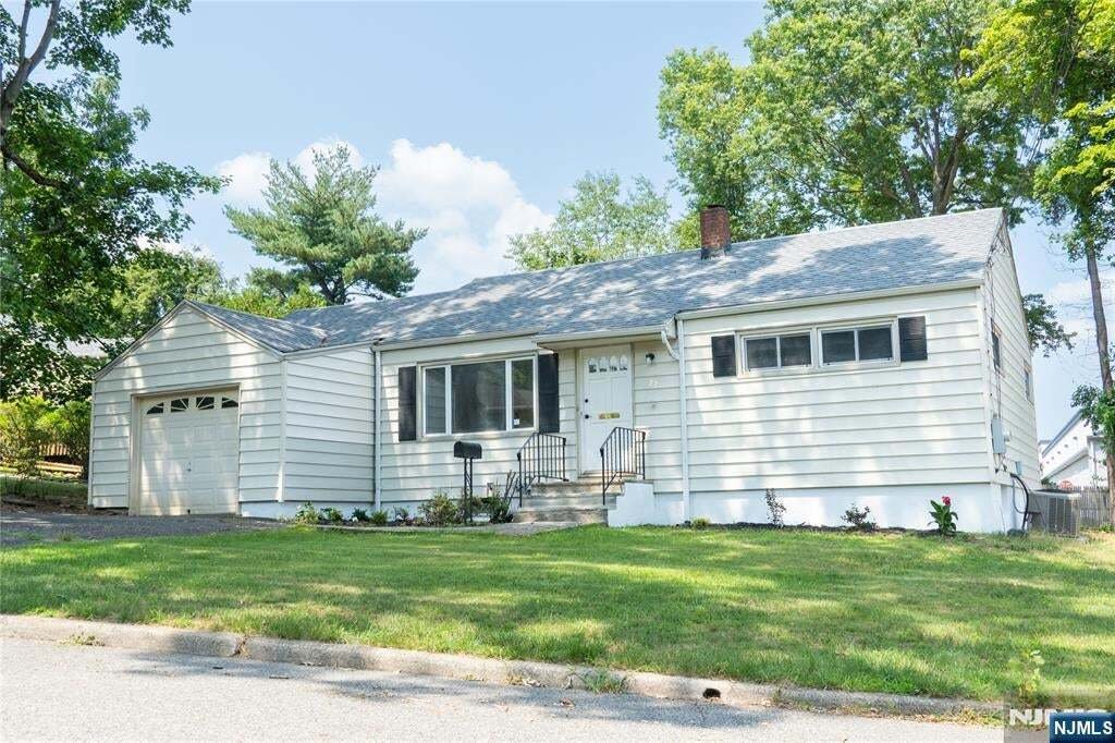 Farm Ranch in Emerson, New Jersey, United States 3 - 18331561