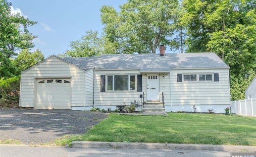 Farm Ranch in Emerson, New Jersey, United States 1