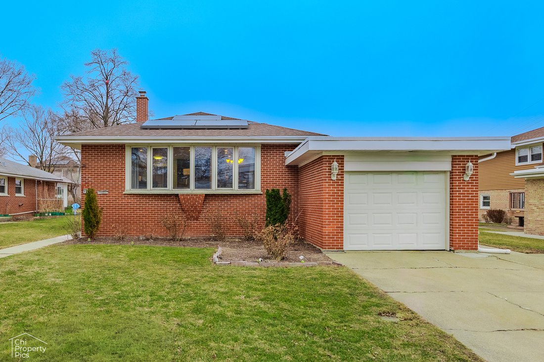 House in Morton Grove, Illinois, United States 1 - 18354700