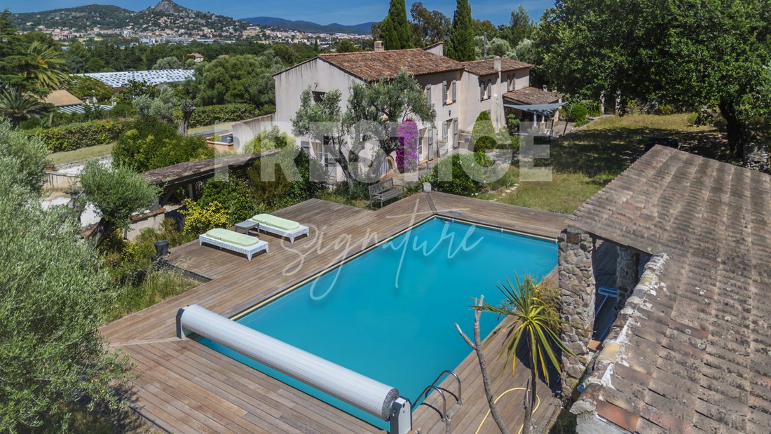 House in Hyeres, Provence-Alpes-Côte d'Azur, France 3 - 18351875