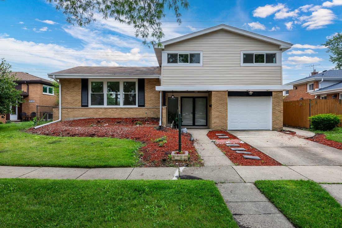 House in Morton Grove, Illinois, United States 2 - 18354669