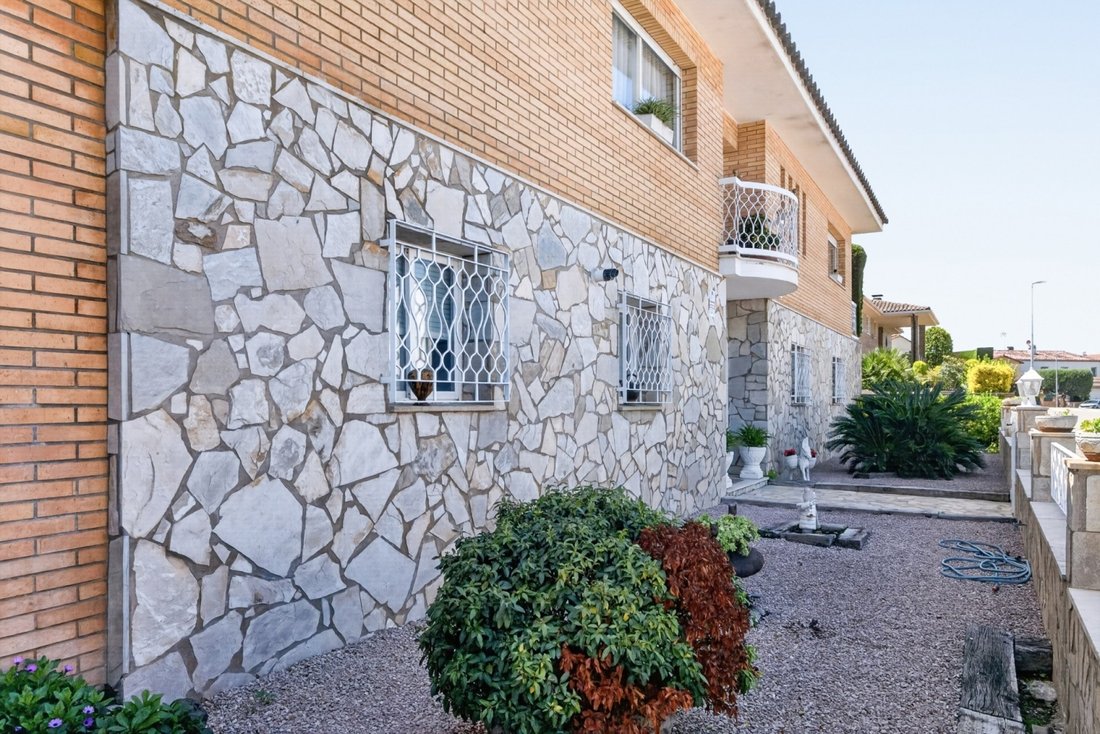 Chalet in Girona, Katalonien, Spanien 2 - 18352336