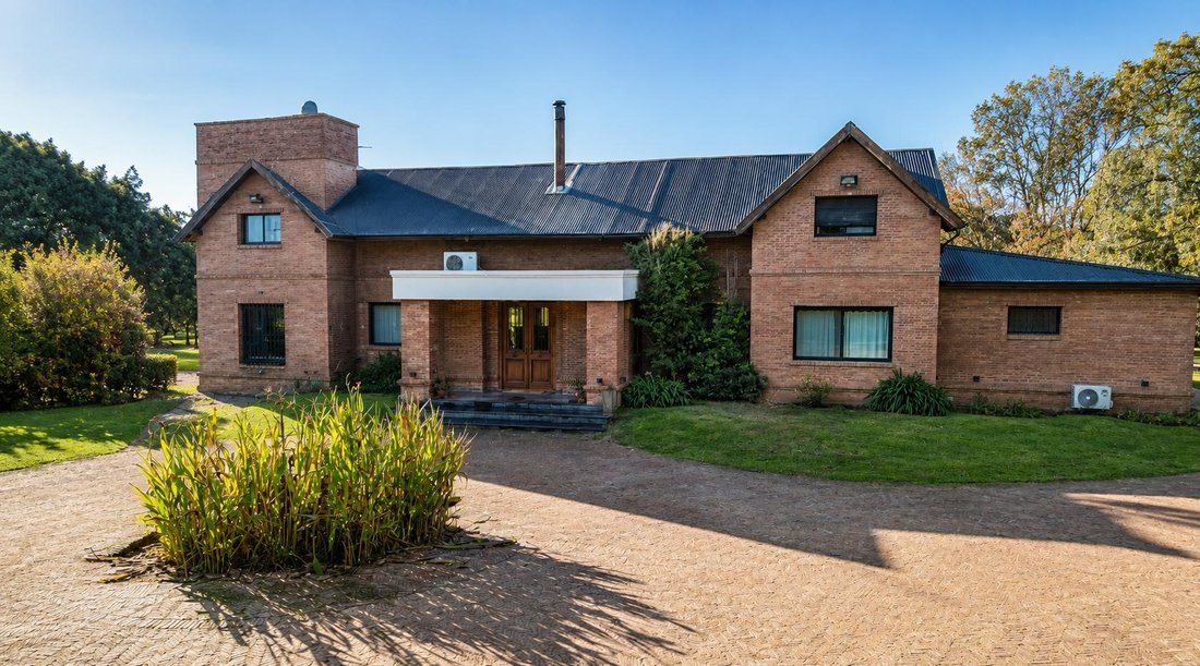 House in La Lonja, Buenos Aires Province, Argentina 1 - 18353806