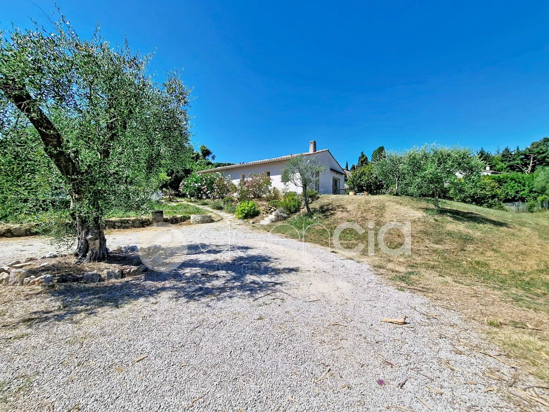 Villa in Châteauneuf-Grasse, Provence-Alpes-Côte d'Azur, France 1 - 18350799