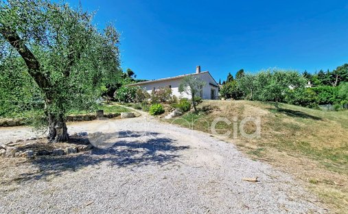 Villa in Châteauneuf-Grasse, Provence-Alpes-Côte d'Azur, France 1