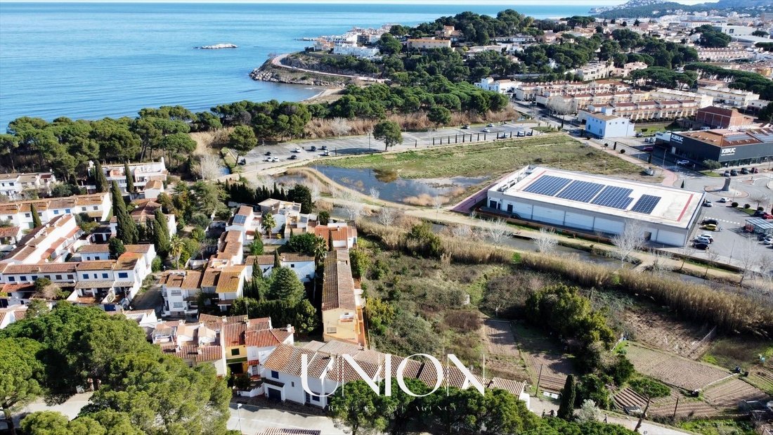Land in l'Escala, Catalonia, Spain 2 - 18351070