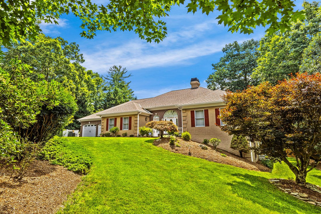 House in Laurel Park, North Carolina, United States 4 - 18352472