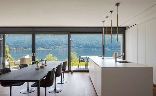 Villa in Western Lake Center, Como, Lombardy 1