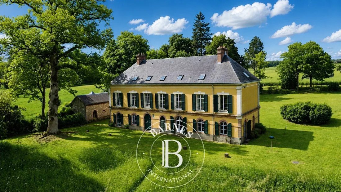 Estate in La Croix-du-Perche, Centre-Val de Loire, France 1 - 18352665