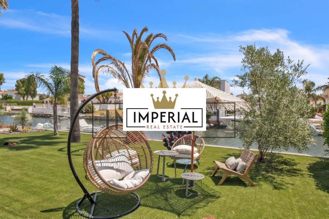 Villa in Empuriabrava, Catalonia, Spain 5 - 18351136