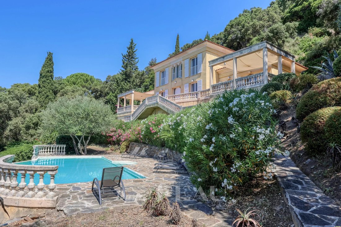Villa in Rayol-Canadel-sur-Mer, Provence-Alpes-Côte d'Azur, France 4 - 17684329