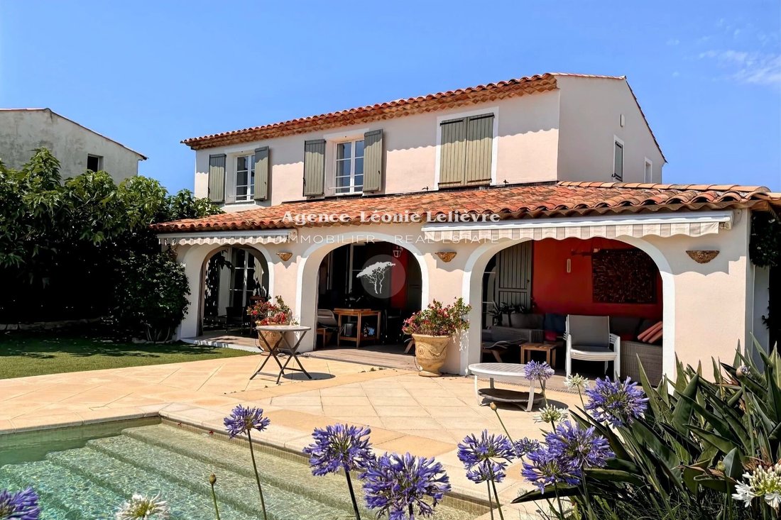 Villa in Les Issambres, Roquebrune-sur-Argens, France 1 - 16327471