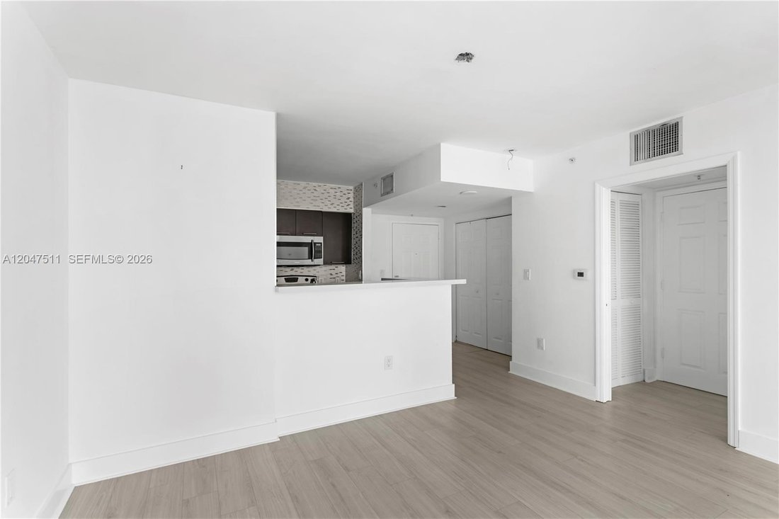 Condo in Miami, Florida, United States 4 - 18355550