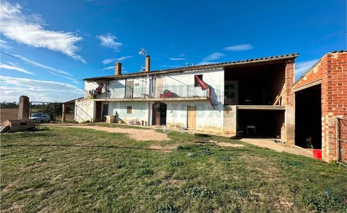 Country House in Sant Jordi Desvalls, Catalonia, Spain 1