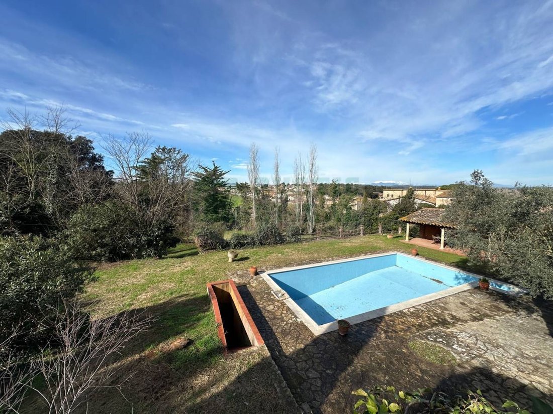 House in Sant Joan de Mollet, Catalonia, Spain 3 - 18352036