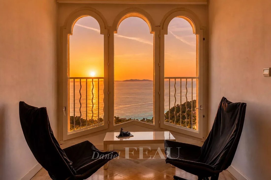 Villa in Rayol-Canadel-sur-Mer, Provence-Alpes-Côte d'Azur, France 1 - 17684329