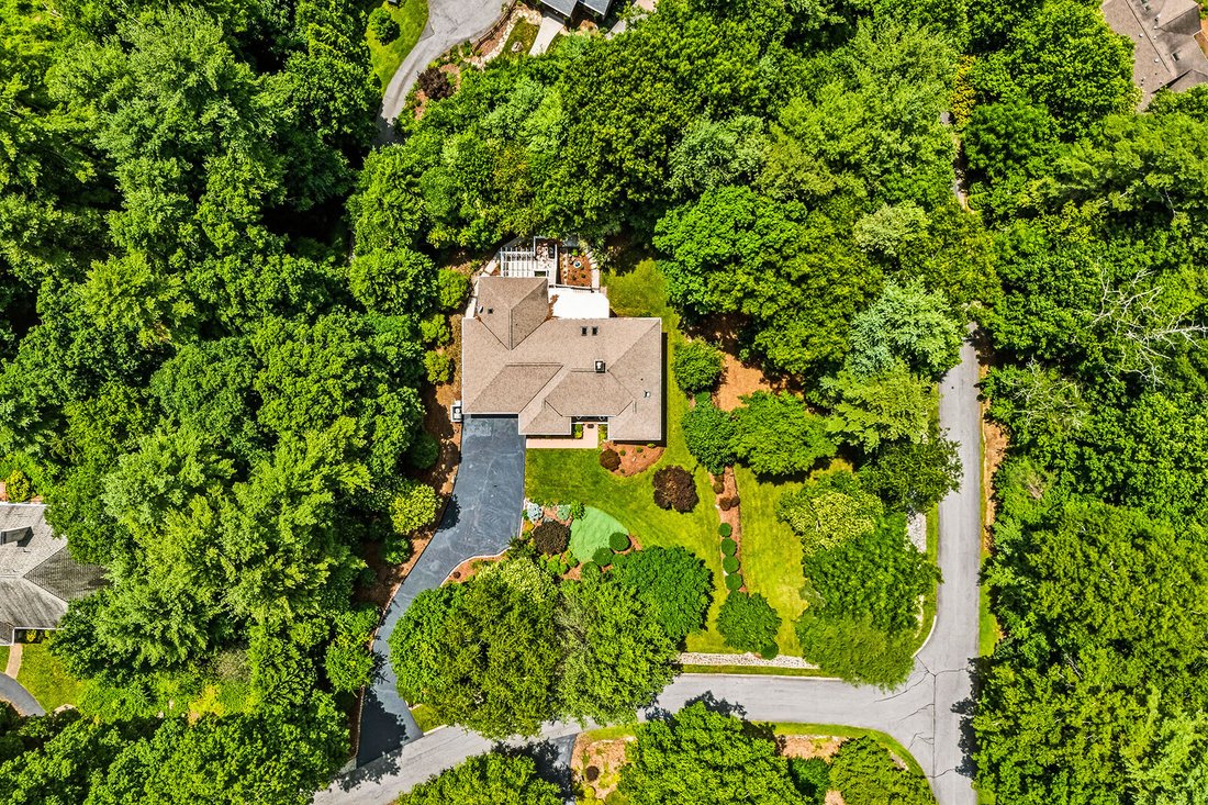 House in Laurel Park, North Carolina, United States 2 - 18352472