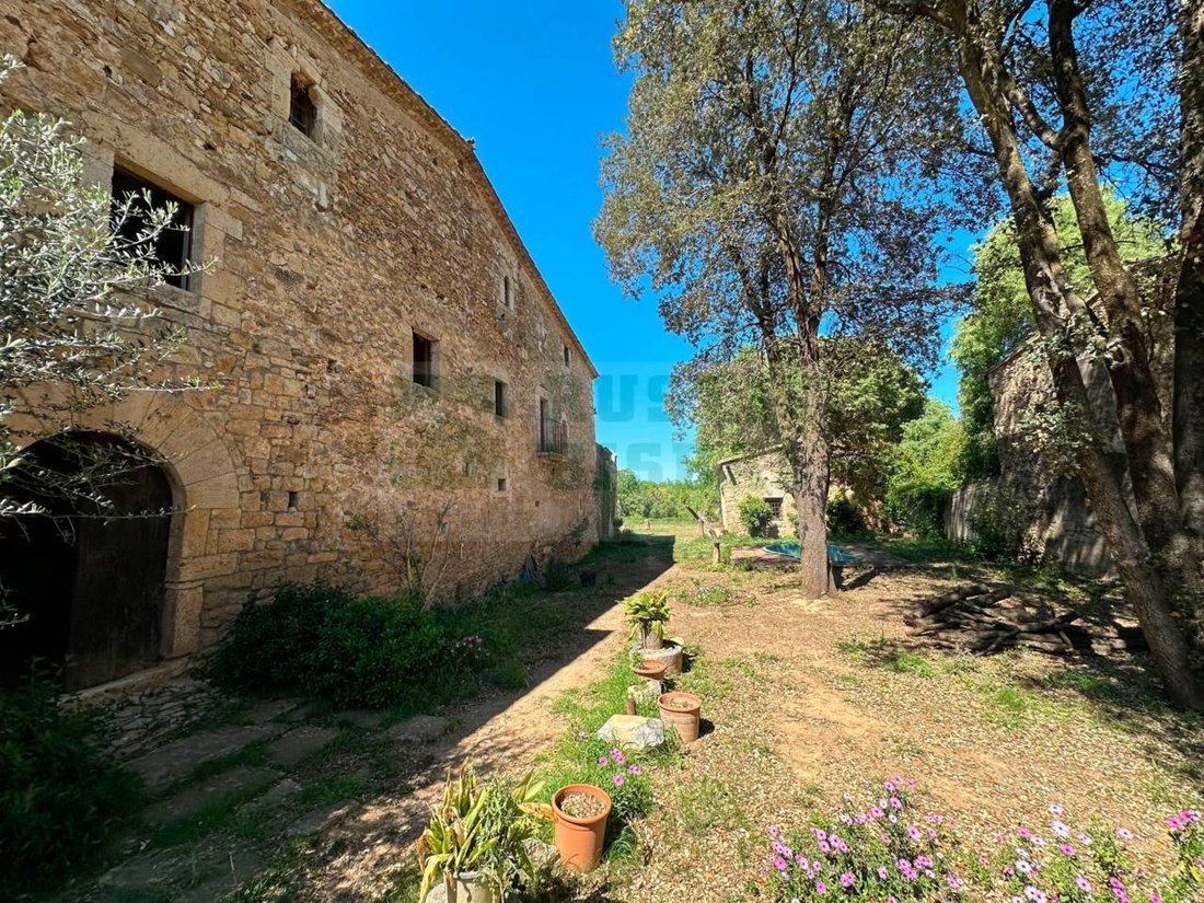 Finca in Serinya, Catalonia, Spain 2 - 18351467