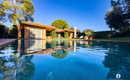 Villa in Navata, Catalonia, Spain 1
