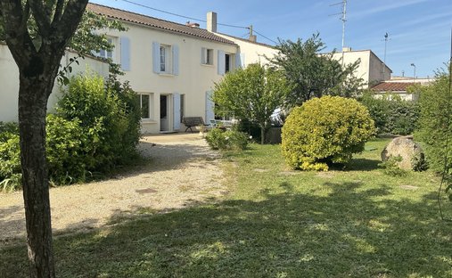 House in Sud, Nieul-sur-Mer, France 1