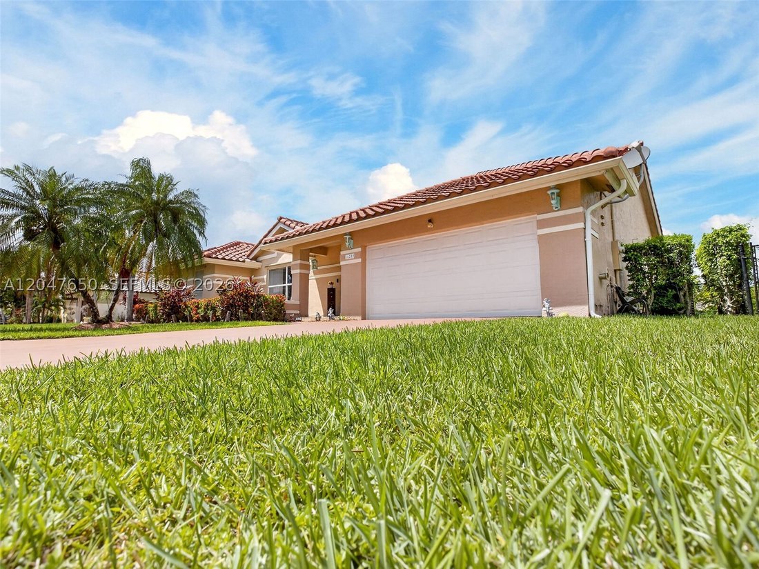 House in Pembroke Pines, Florida, United States 2 - 18354290