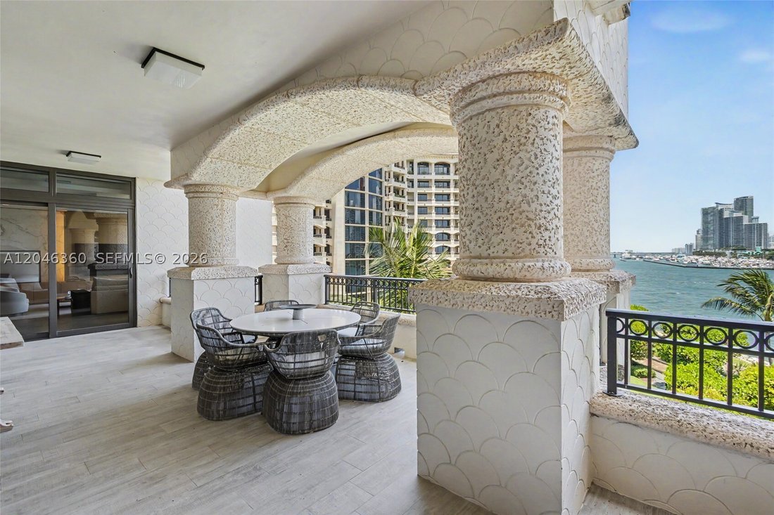 Condo in Miami Beach, Florida, United States 5 - 18354255
