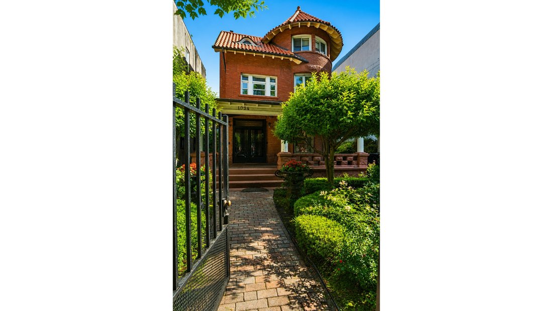 House in New York, New York, United States 2 - 18355525