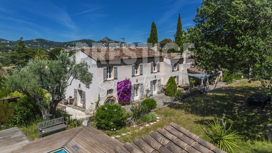 House in Hyeres, Provence-Alpes-Côte d'Azur, France 1 - 18351875