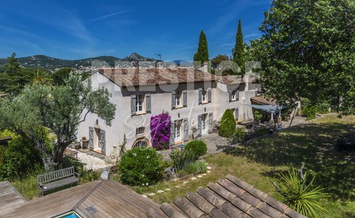 House in Hyeres, Provence-Alpes-Côte d'Azur, France 1
