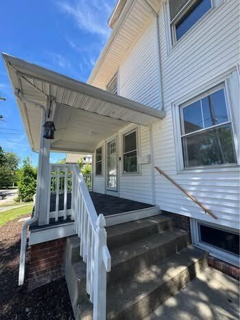 Cranston, Rhode Island, United States 5 - 18354605