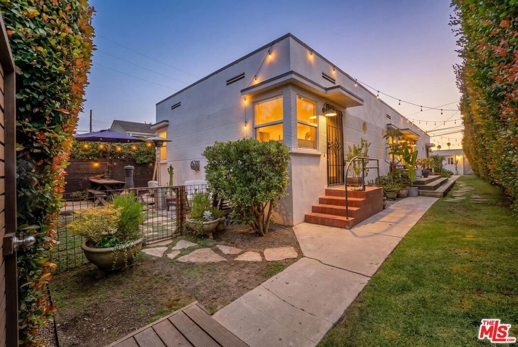 Los Angeles, California, United States 1 - 18354941