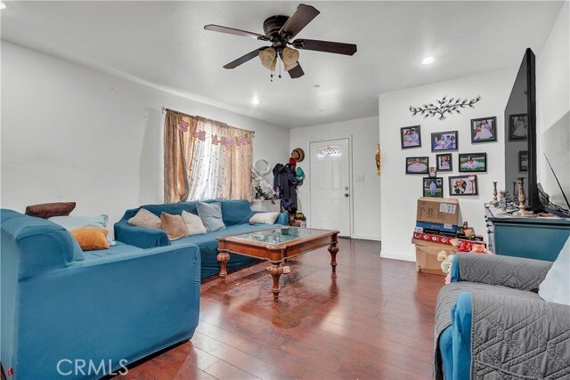 Los Angeles, California, United States 2 - 18352713