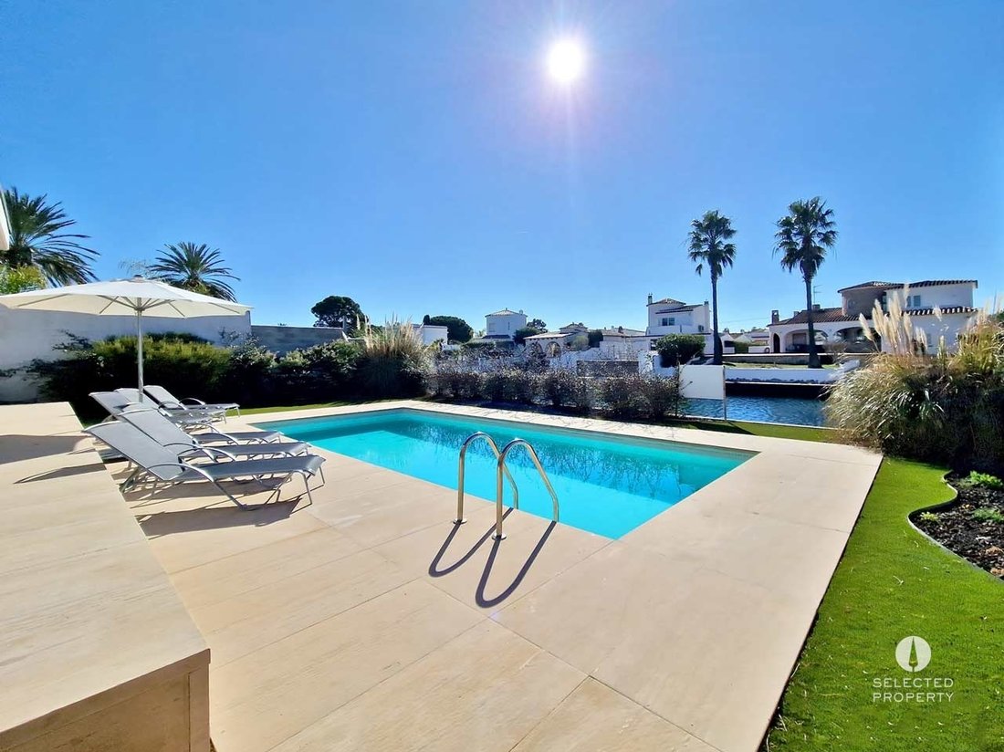 Villa in Empuriabrava, Catalonia, Spain 5 - 18351539