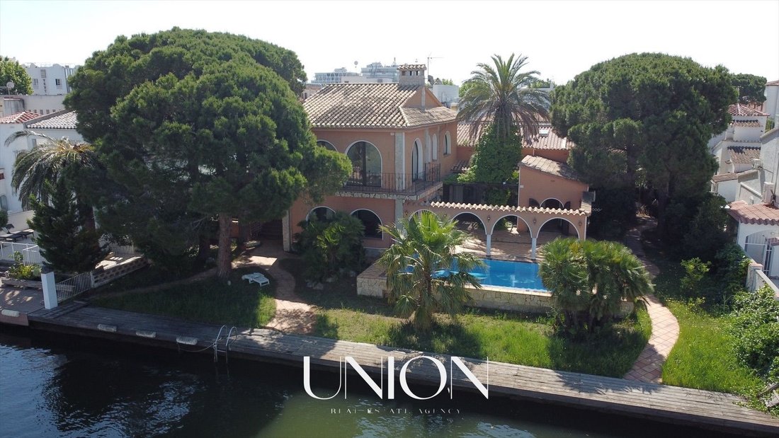 Villa in Empuriabrava, Catalonia, Spain 3 - 18351164
