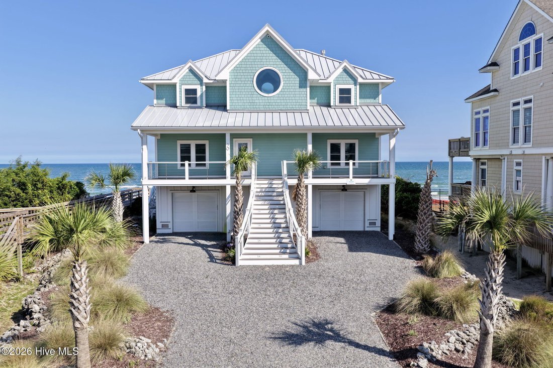 House in North Topsail Beach, North Carolina, United States 1 - 16778522