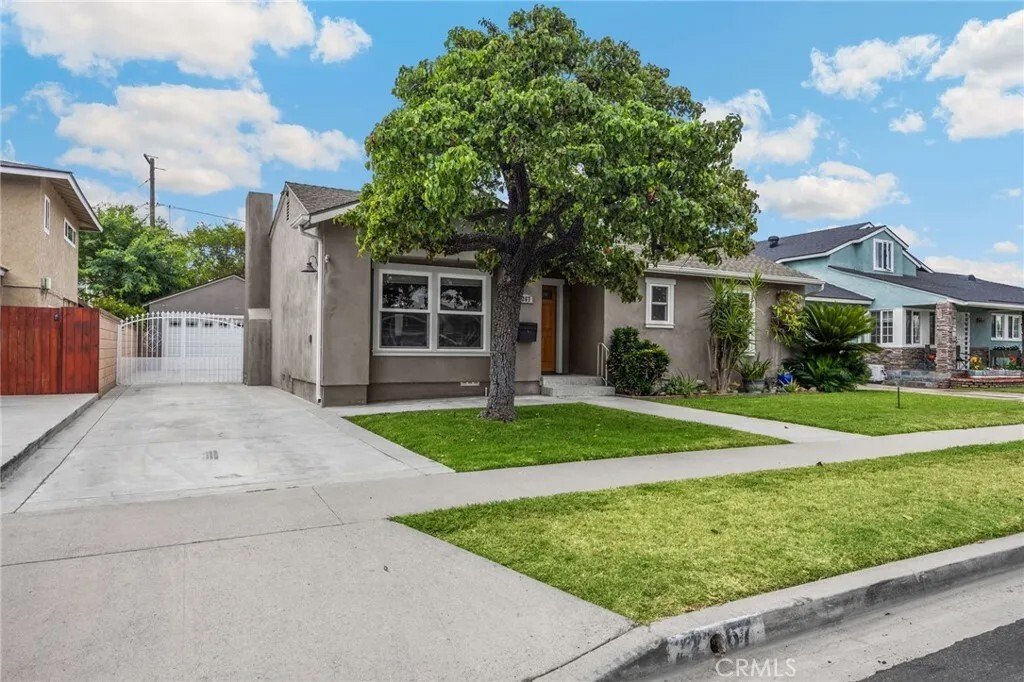 House in Signal Hill, California, United States 3 - 18354867