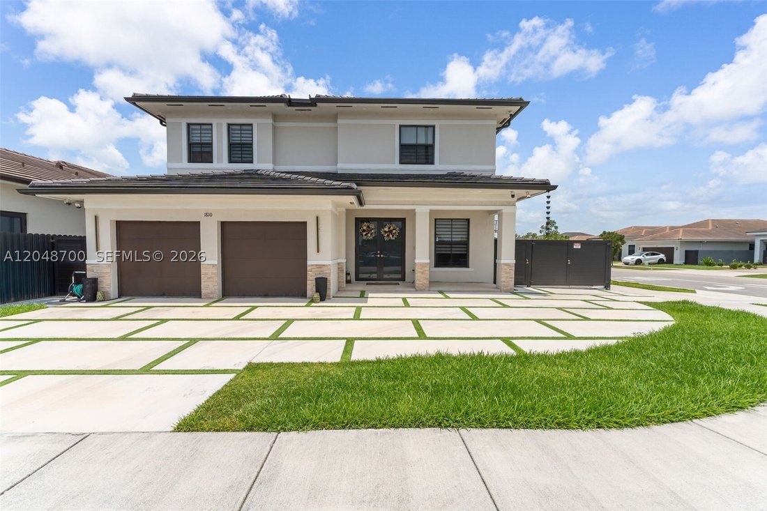 House in Miami, Florida, United States 1 - 18354242