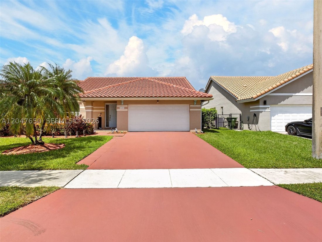 House in Pembroke Pines, Florida, United States 1 - 18354290